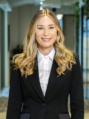 Sarah-Jane Peterschlingmann corporate suit headshot
