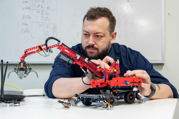 Certificate II in Autonomous Technologies teacher Scott McCarthy constructing a robotic vehicle.