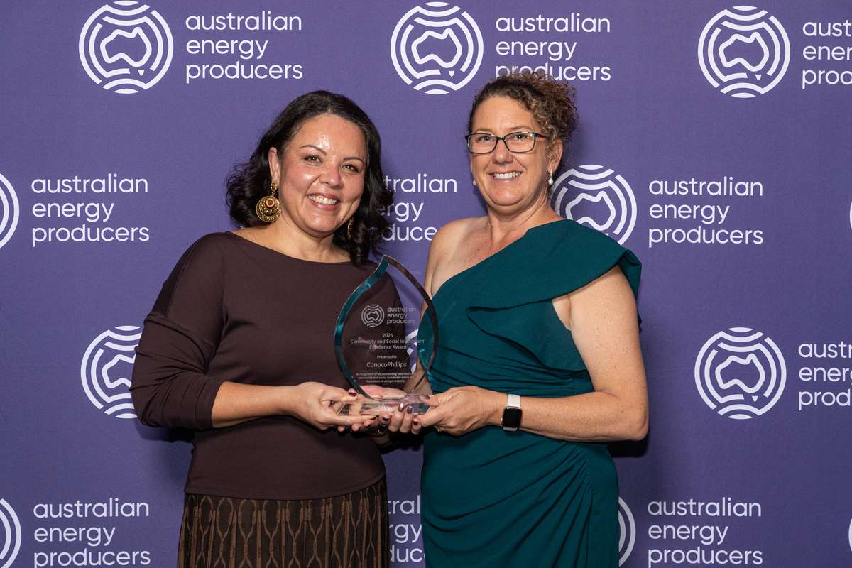 Chantale Lane, Stakeholder Relations Manager from ConocoPhillips Australia and Linda Pfeiffer, CQUniversity