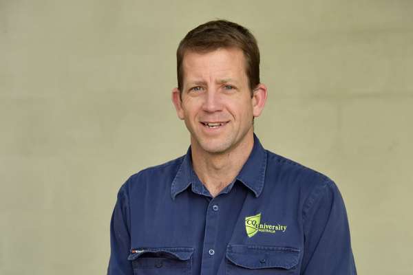 Damian Smith headshot