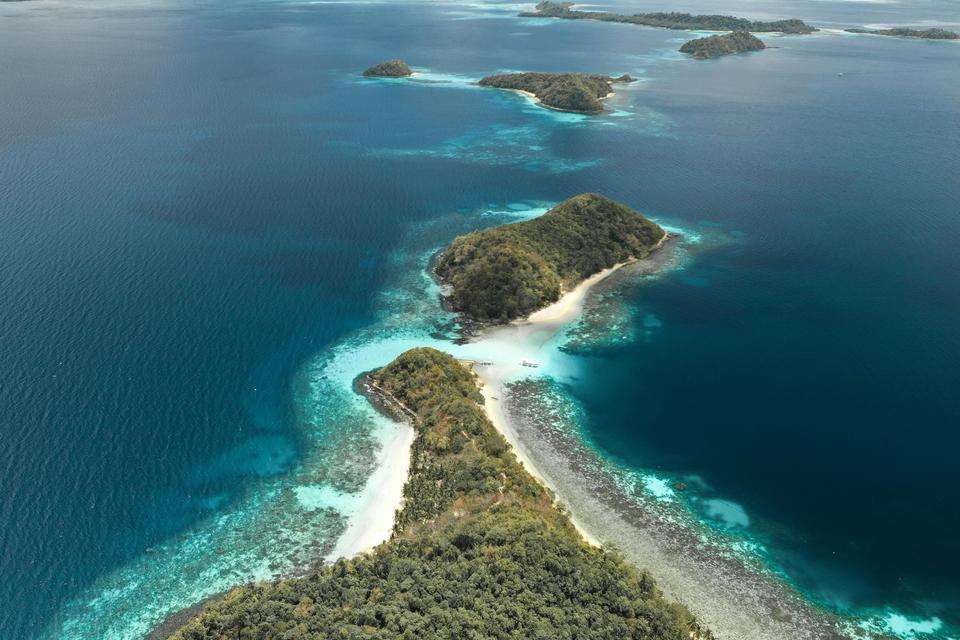 Aerial shot of islands in the Phillipines