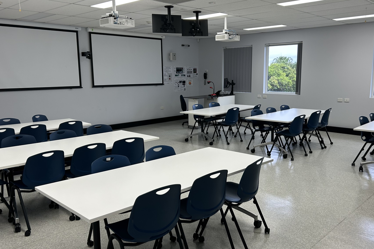 Leo Zussino classroom with table and chairs