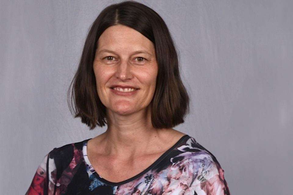 Headshot of Dr Stephanie Schoeppe in floral shirt