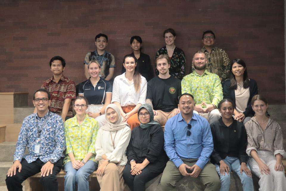Cohort of CQU and Indonesian students.JPG