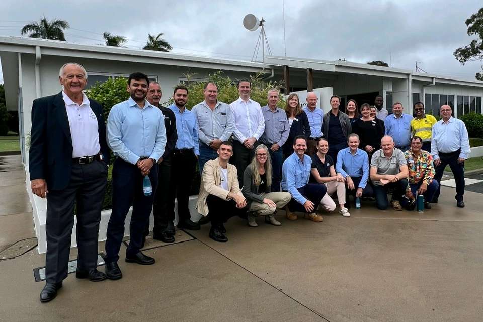 A large group of member representatives from the Hydrogen Flight Alliance