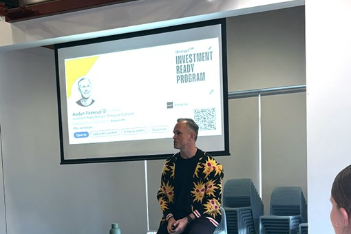 Audun Fiskerud from Investment Ready Startups, EnergyLab sitting in front of presentation